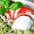 Vega: Pasta pesto met capresesalade