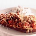 Aubergine gevuld met pittig fijngehakt