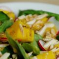 Salade met gegrilde mango en spinazie