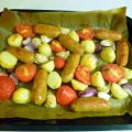 Worstjes en tomaat van de bakplaat