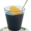Koffie met bruine rum en sinaasappel