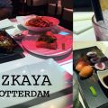 Buiten de deur: Izkaya Touch Table restaurant[...]