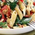 Pasta met spinazie en tomaat
