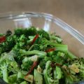 Geroosterde broccoli met chilipeper en knoflook