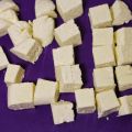 Zelfgemaakte Indiase paneer / panir (kaas)