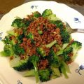 Broccoli met pikant krokant broodkruim