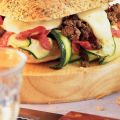 Focaccia met tartaar en courgette