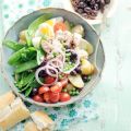 NiÃ§oise met peultjes en tuinerwten