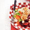 Gegrilde kalkoenfilet met cranberrysaus