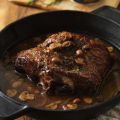 Gestoofde lamsschouder met champignons