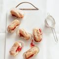 Eclairs gevuld met Aardbeien en Bakkersroom