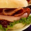Broodje warme beenham met Honey Mustard Dressing