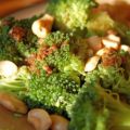 Broccoli met cashewnoten en kruidenboter