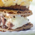 IJssandwich met koffiewafels, chocolade en[...]