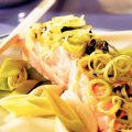 Gestoomde zalm met prei en zwarte boontjes
