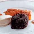Gebraden ananas met 'vloeibaar' chocoladecakeje