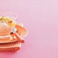 Exotische fruitkwark met mangosaus