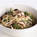 Mie met paddestoelen en cashewnoten
