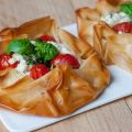 Bij de borrel: Filotaartje met cherrytomaatjes,[...]