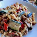 Pasta met kippendij, gegrilde groenten en magor
