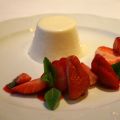 Aardbeien met citroenbavarois en aardbeiencoulis