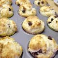 Muffins met roomkaas en stukjes chocola