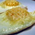 Gebakken eieren met kaas