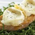 Gegratineerde geitenkaas met olijventapenade