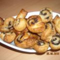 Bladerdeegrolletjes met zwarte olijventapenade