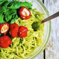 Vega: Pasta pesto met spinazie en peppadews