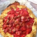 Aardbeien en rabarber-galette