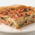 Hartige courgettetaart met zalm