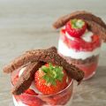 Dessert van aardbeien, mascarpone en chocolade