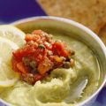 Favadip met tomaten-kappertjessaus