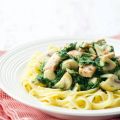 Tagliatelle met spinazie-zalmsaus