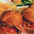 Buiten de deur: Minihamburgers eten bij[...]
