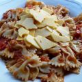 Tomaat-knoflookpasta met oude kaas