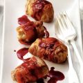 Haasmedaillons met ham en wijnjus
