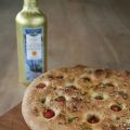 Focaccia met rozemarijn en kerstomaatjes
