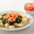 Pasta met spinaziesaus en gerookte zalm