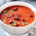 Oranjesoep met geroosterde paprika en chorizo