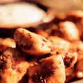 Gekruide kipstukjes met knoflookmayonaise