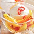 Slagroomijs met mango en rode peper