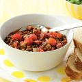 Italiaanse linzen met salami en salade