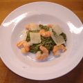 Boekweitnoedels met verse pesto en scampi