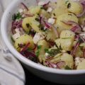 Aardappelsalade met feta en oregano