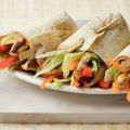 Wraps met kip, paprika en ijsbergsla