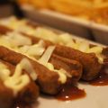 Frikadel speciaal en Patat met Appelmoes