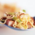 Mie met zoetzure saus