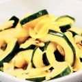 Courgette met citroenolie en amandelen